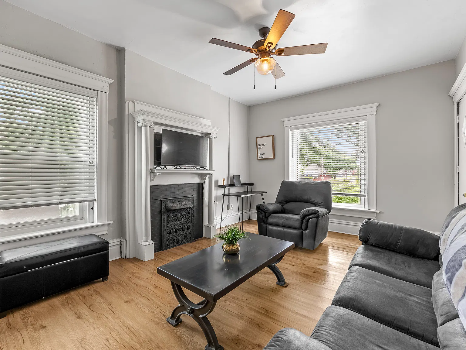 3 bed, 1350 sqft, $2,000 — Photo 3