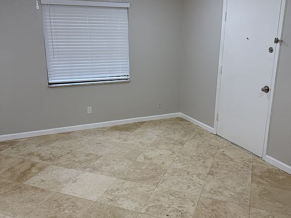 2nd image of 921 NE 16th St APT 3
