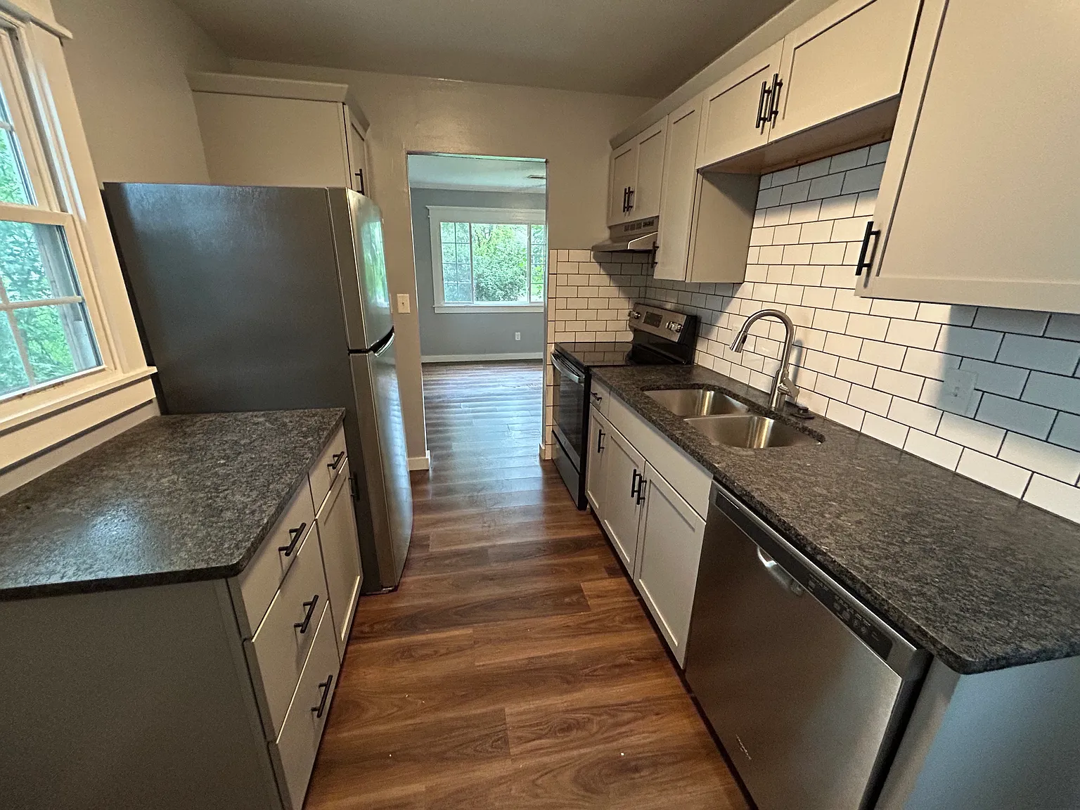 3 bed, 825 sqft, $1,195 — Photo 3