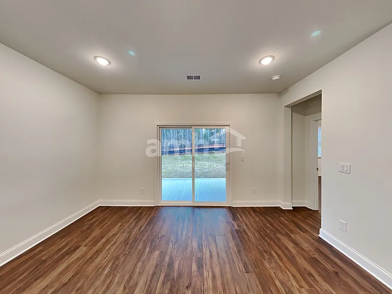 290 Willow Ln — Photo 8