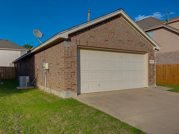 3rd image of 2805 Lynx Ln