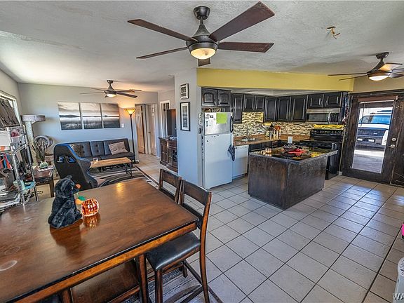 4th image of 204 Moser Avenue