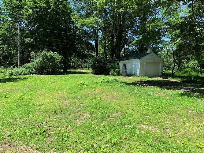 2nd image of 2075 Main St