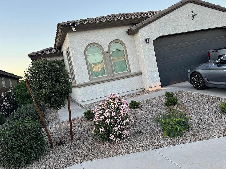 1st image of 2546 W Huntington Dr