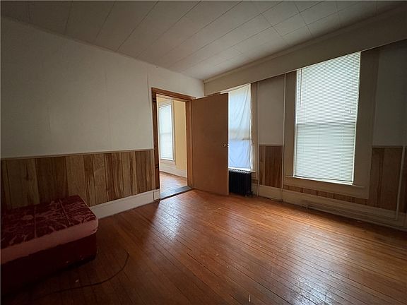 3rd image of 27 Cedar St