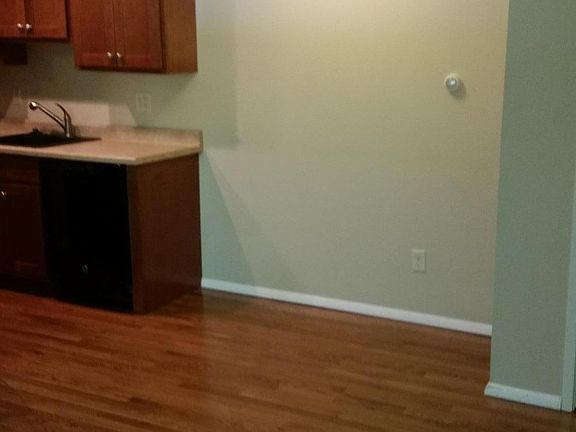 5th image of 825 Oakcrest St #10710487
