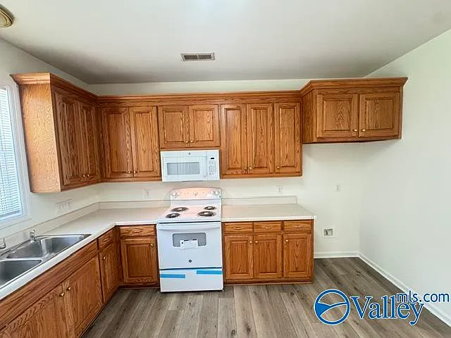 1386 Harvest Rd — Photo 8