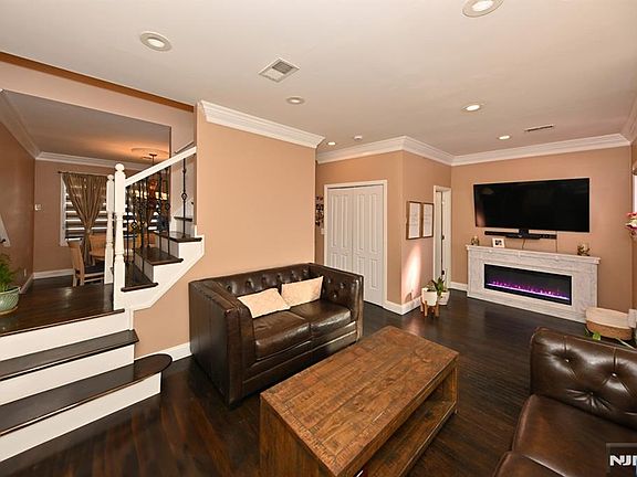 3rd image of 53 Barbour St