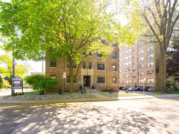 1 Mallory Gdns #31, Toronto, ON M4V 2A6