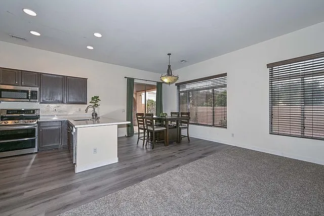 2210 E Branham Ln — Photo 9
