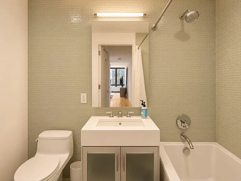 1113 York Ave #17B — Photo 12