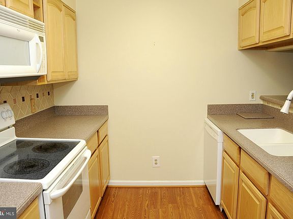 5th image of 4906 Columbia Rd #8125