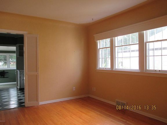 3rd image of 922 Mayhew Wood Dr SE