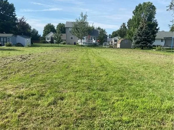 Willow Dr, North East, PA 16428