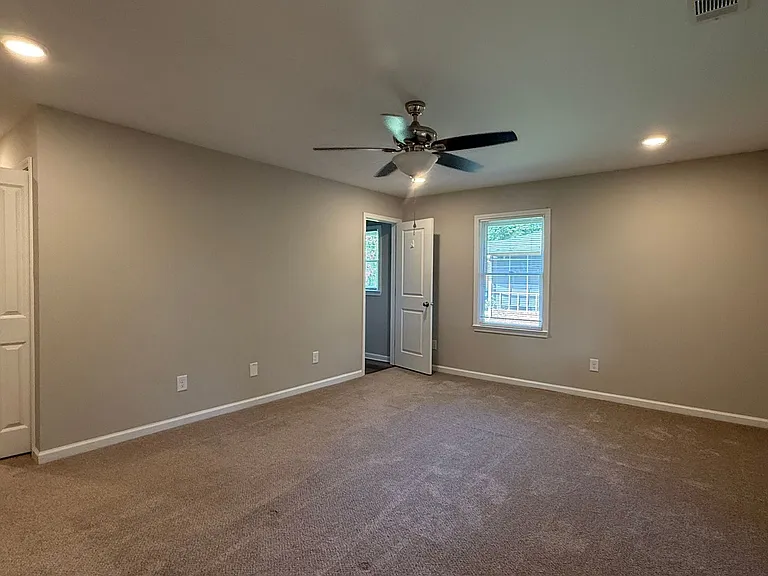 4 Poinsetta Dr NE — Photo 9