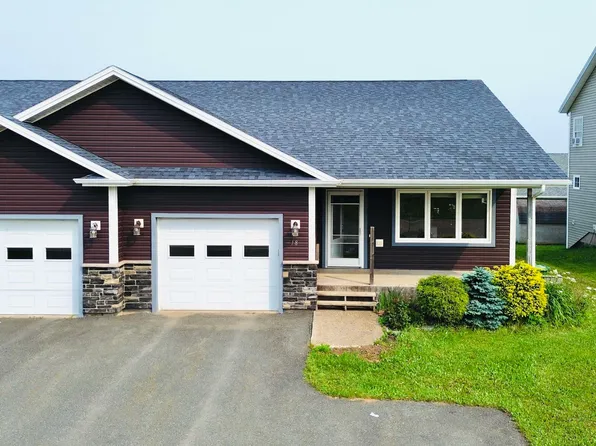 18 Parkman Dr E, Charlottetown, PE C1C 0T4