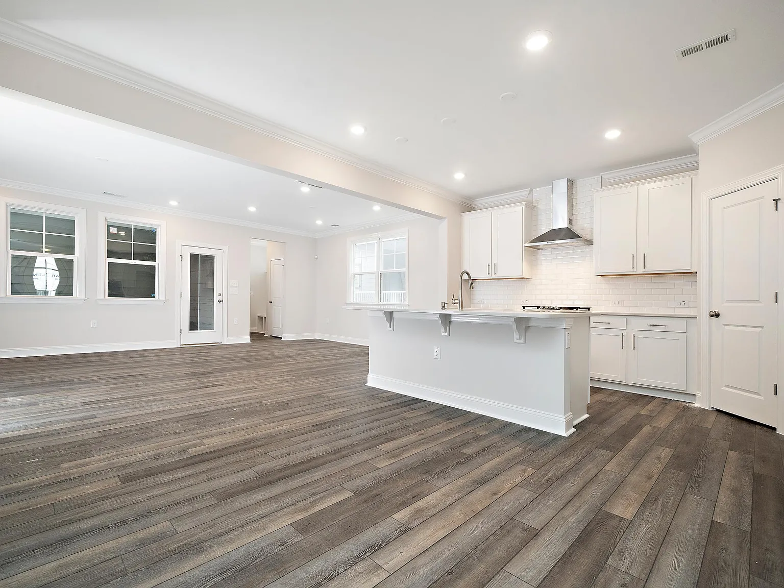 3 bed, 2.5 bath, 2025 sqft, $2,199 — Photo 3