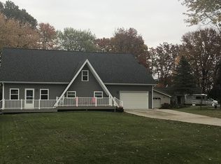 2939 Lakeview Ct, Hillsdale, MI 49242