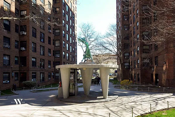 Sold by Warburg | media 20