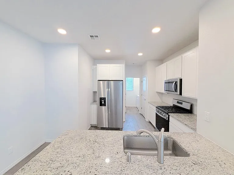 5777 Cosmo Ct NE — Photo 7