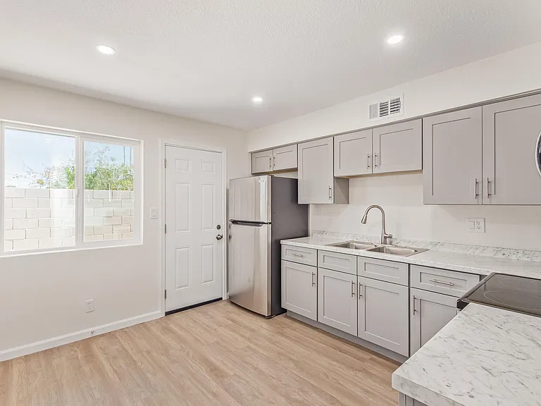 1438 E Broadway Rd — Photo 6