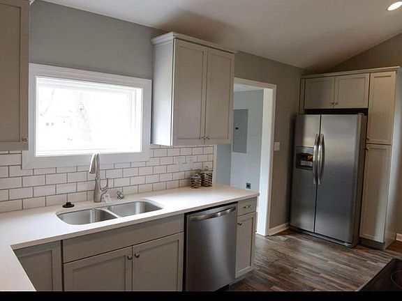 5th image of 2828 Winthrop Ave