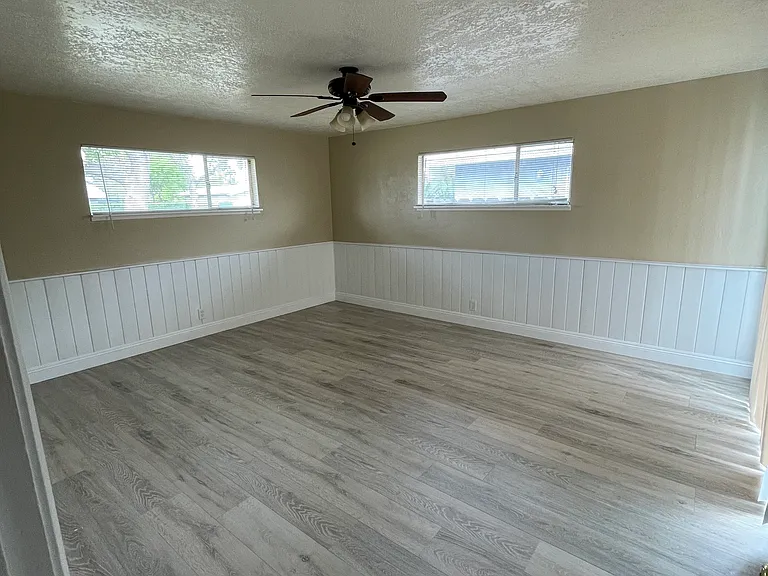 3940 N Maroa Ave — Photo 4
