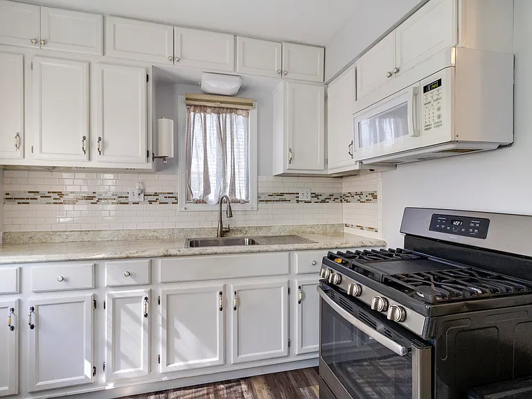 2084 Wascana Ave — Photo 8