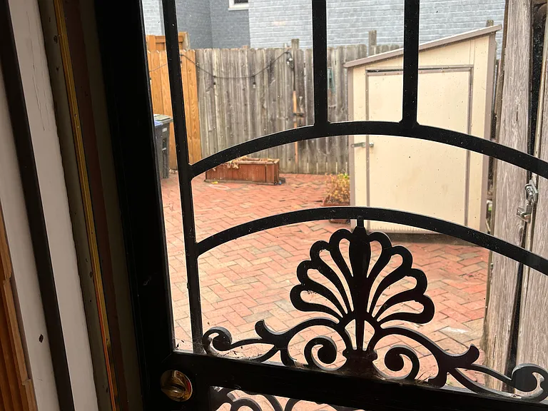 1022 G St NE — Photo 7