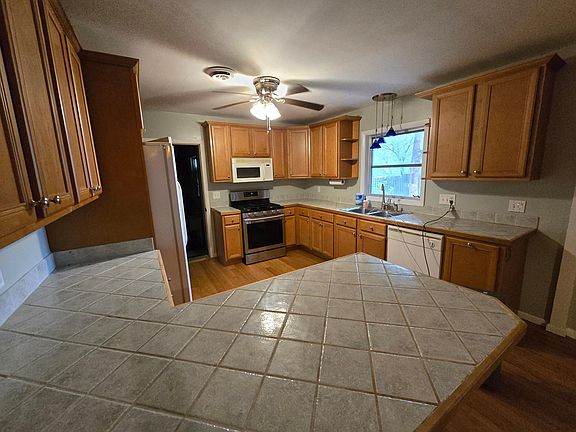 4th image of 1458 27th Ave