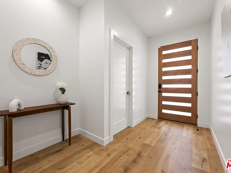 5118 Laurel Canyon Blvd — Photo 6
