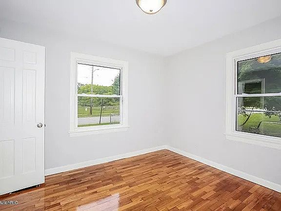 3rd image of 1060 Elliott St SE