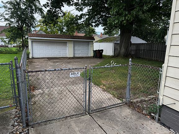 2nd image of 2810 Fortune Ave