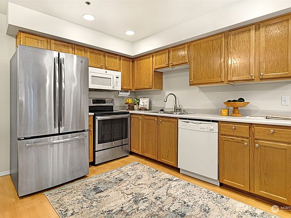 5th image of 7912 170th Avenue NE #204