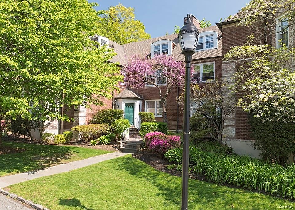 1st image of 3 Campus Pl APT 2A