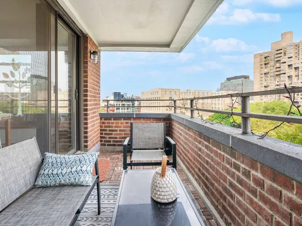 387 Grand Street image 5 of 11