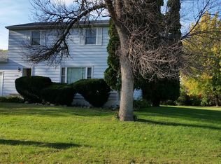 1204 Pleasant Valley Dr, Waterloo, IA 50701