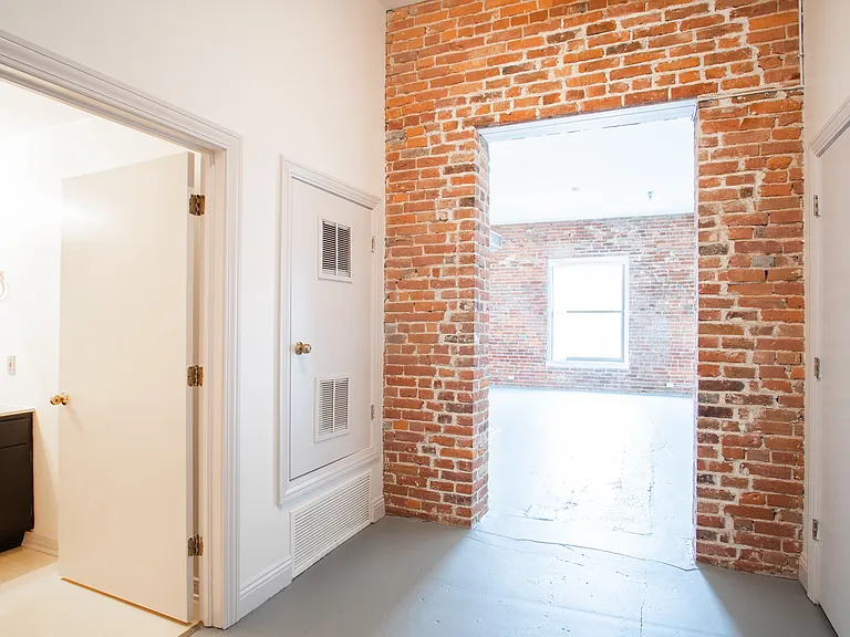 Delaware Lofts — Photo 7