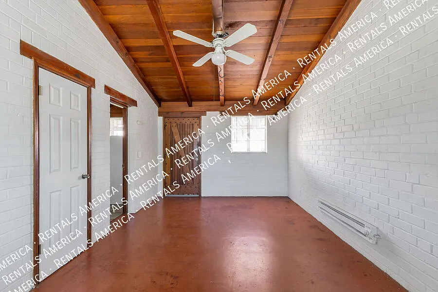 Studio, $675 — Photo 4