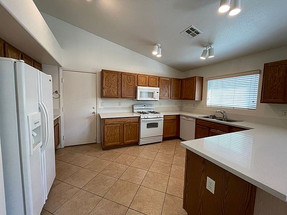 2nd image of 3323 Blue Ash Ln