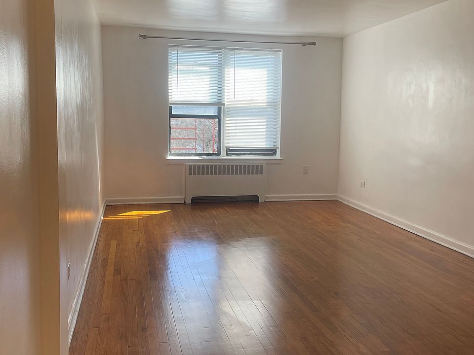 1st image of 14737 Roosevelt Ave