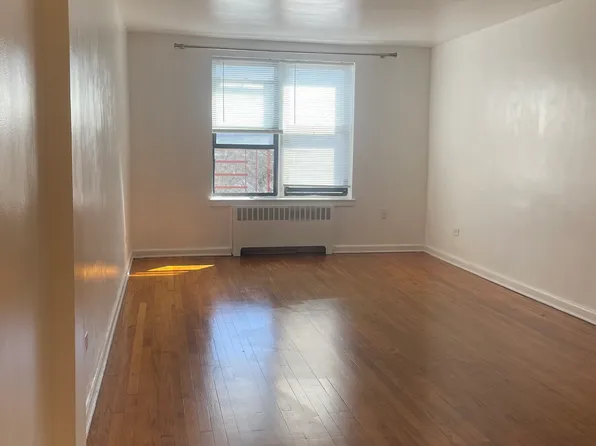 14737 Roosevelt Ave, Flushing, NY 11354