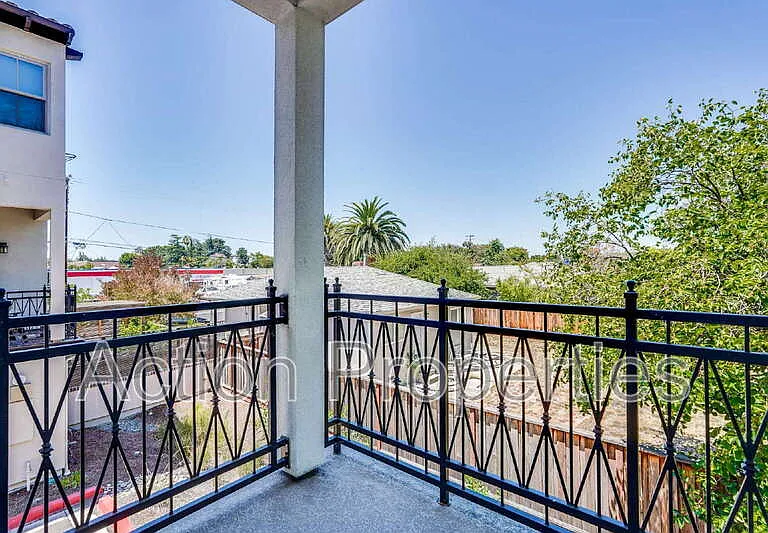 2388 Toledo Ter — Photo 30