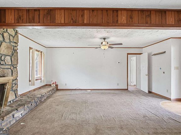 3rd image of 2521 Fairview Rd