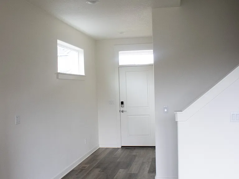 289 NE Arrowhead Dr — Photo 2