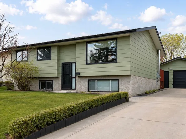5748 55th St, Rocky Mountain House, AB T4T 1J7