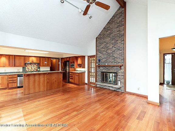 3rd image of 4845 Arapaho Trl