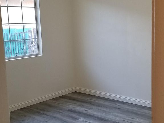 4th image of 417 1/2 Bradley Ave