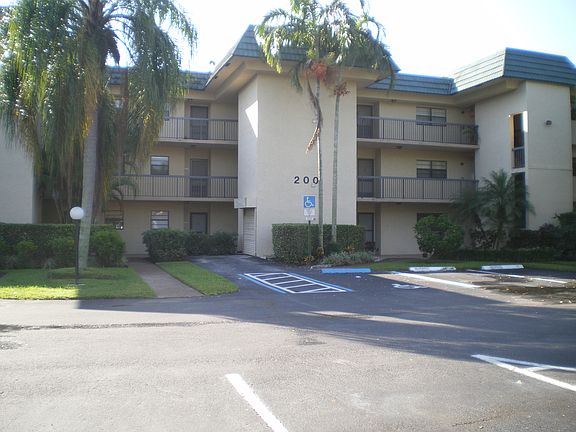 5th image of 200 Jacaranda Country Club Dr APT C3