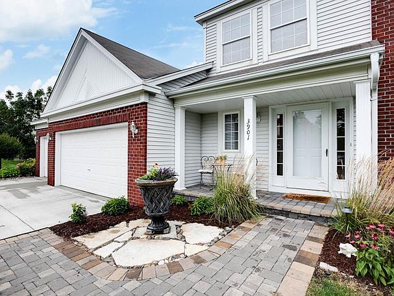 2nd image of 3901 Oxford Dr